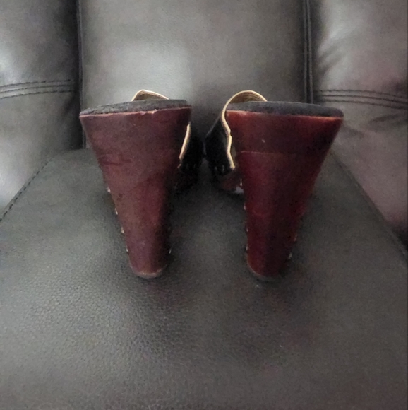 Two Lips - Picture 3 of 3